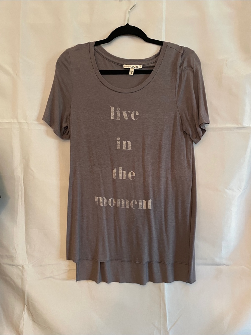 EXPRESS Live in the Moment Graphic Tee - Dusty Taupe Grey